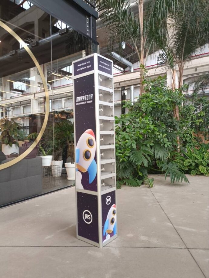 Totem Carregador de Celular