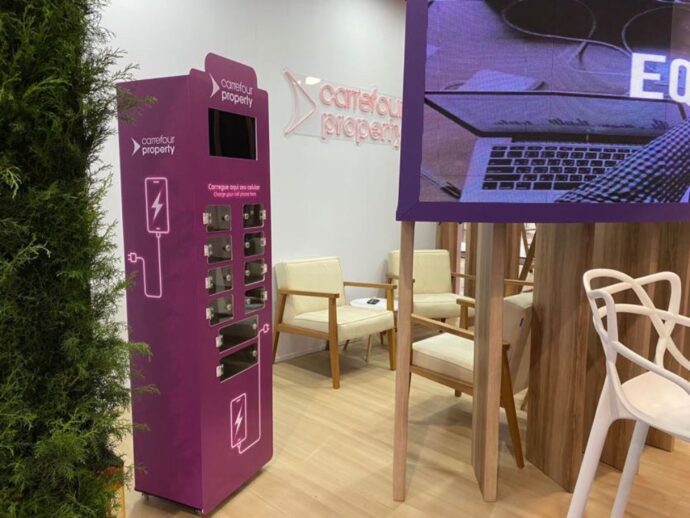 Totem Carregador Multimídia Locker