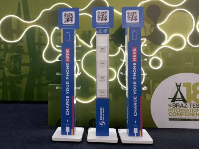 Totem Plug Tomadas Carregador para Celular