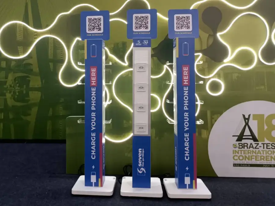 Totem Plug Tomadas Carregador para Celular